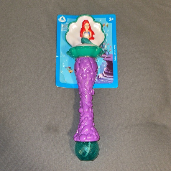 DISNEY PARKS EXCLUSIVE- BRAND NEW LED Light Up Musical Little Mermaid Bubblewand - Picture 3 of 6